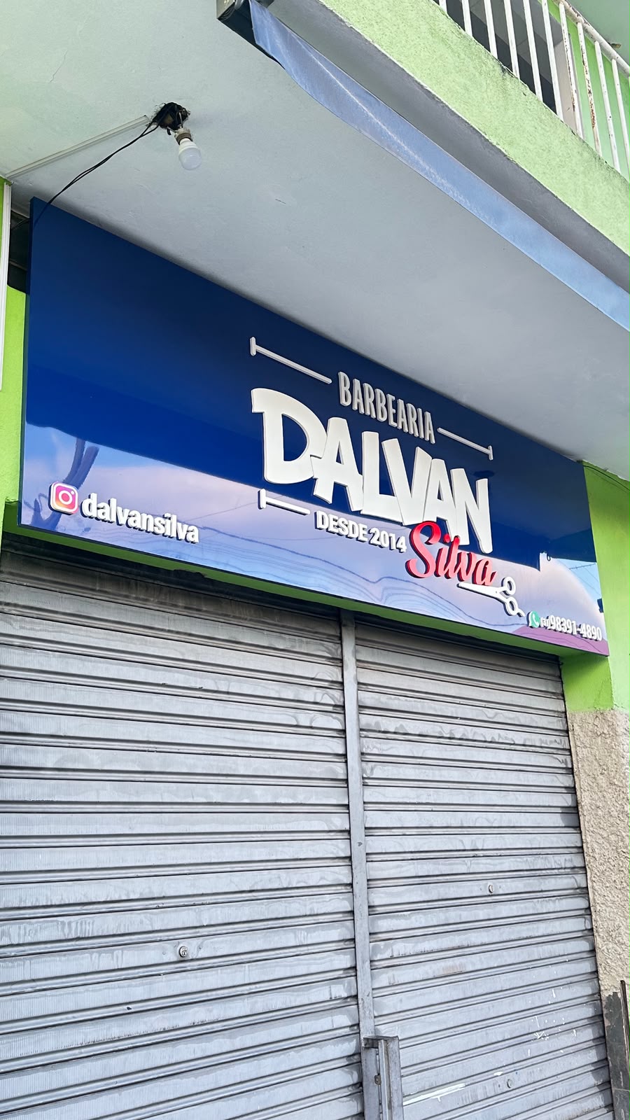 Fachada e Letreiros